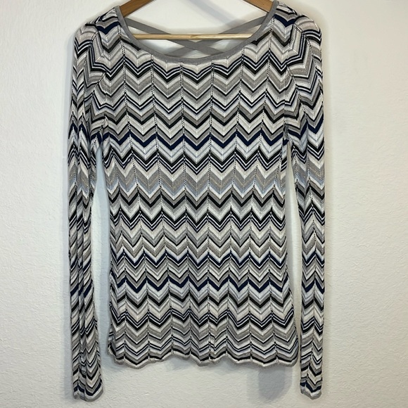 White House Black Market ZigZag Cross-Back White, Blue, Gray Sweater in Medium - Picture 3 of 16